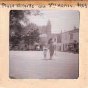 1963_08_grandes_diapos_070_place_mireille_aux_stes_maries