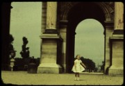 1965_07_raymond_h17_nathy_aux_tuileries