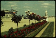 1965_07_raymond_h19_terrasse_au_parc_de_st_cloud