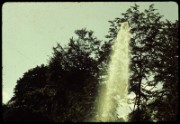 1965_07_raymond_h20_jet_d_eau_au_parc_de_st_cloud